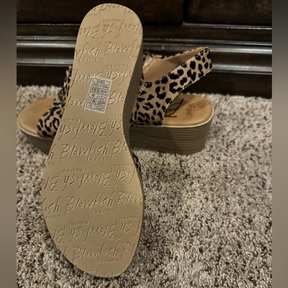 Blowfish - ( Leopard slingback buckle sandal ) Vegan Leather - Picture 4 of 6